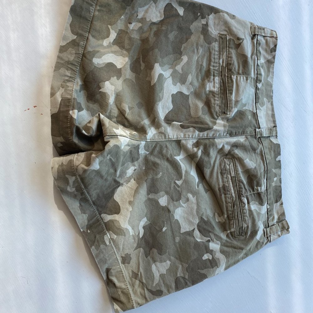 🥳 3 for $20 sale! Bundle and save! Old Navy Everyday Camo shorts size 6 - Picture 3 of 3